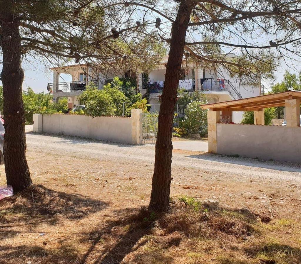 Apartmani Samanta Vir Exterior foto